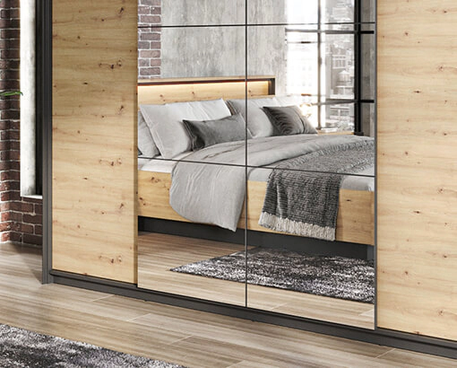 ארון מעוצב עם מראה