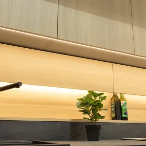 סט מטבח MILINO Small – 210, צבע לבן/אלון, כולל משטח עבודה